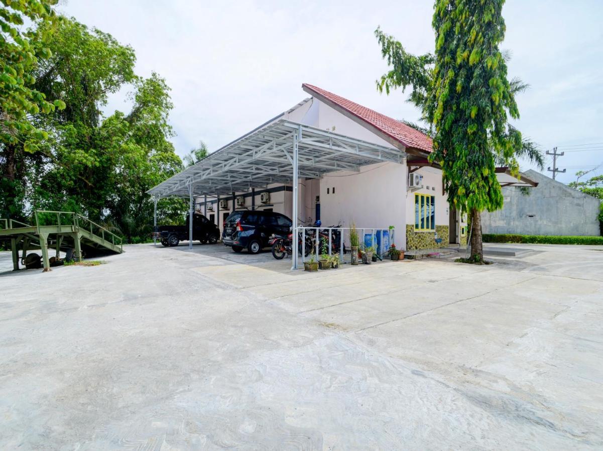 Oyo 90263 Hotel Diva Golf Bengkulu Eksteriør bilde