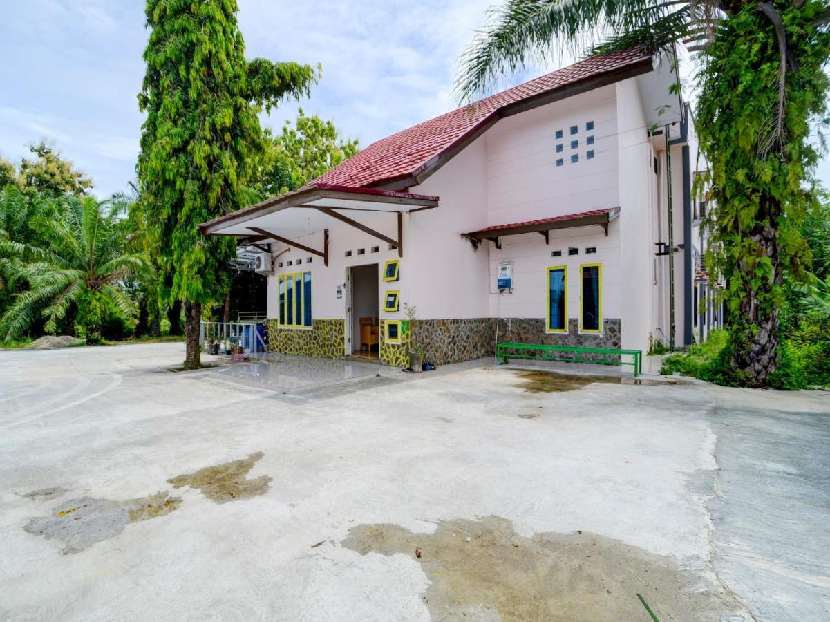 Oyo 90263 Hotel Diva Golf Bengkulu Eksteriør bilde